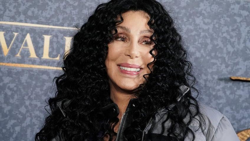 cher to shine as grand finale at macys thanksgiving day parade before santas arrival