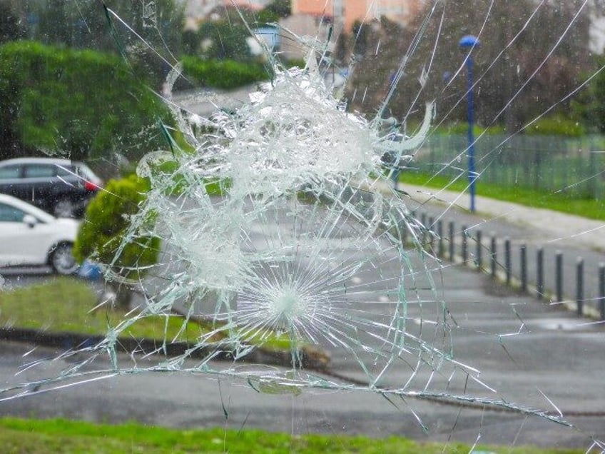 Car with broken window (stock via Getty)