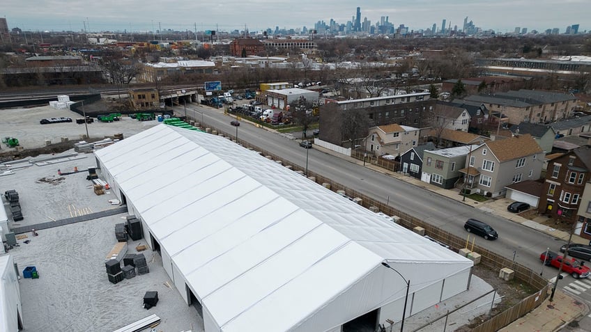 Chicago migrant shelter 