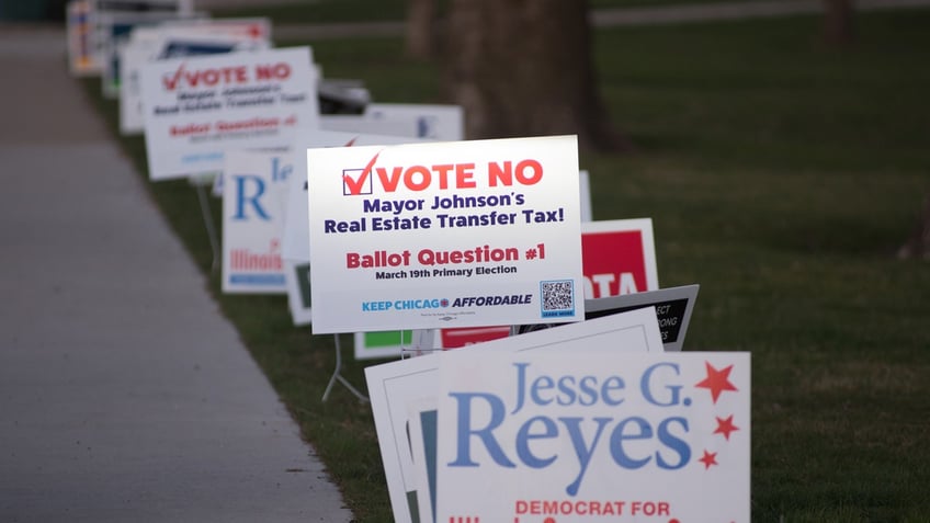 Chicago referendum sign