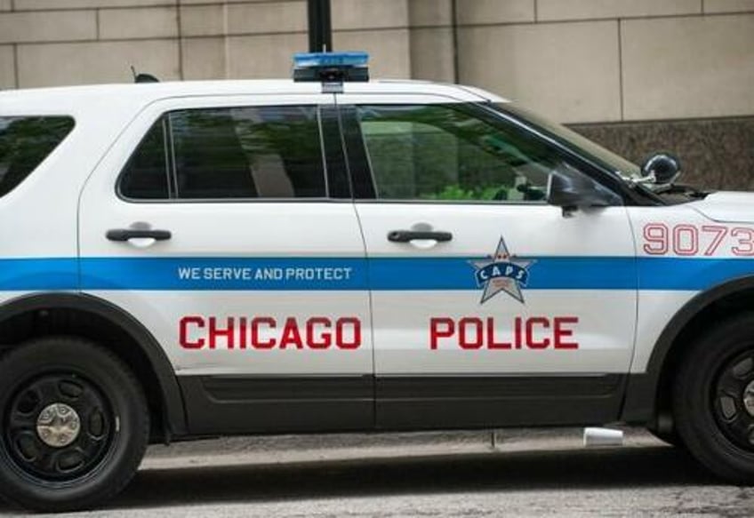 chicago news crew robbed at gunpoint while reporting on string of robberies