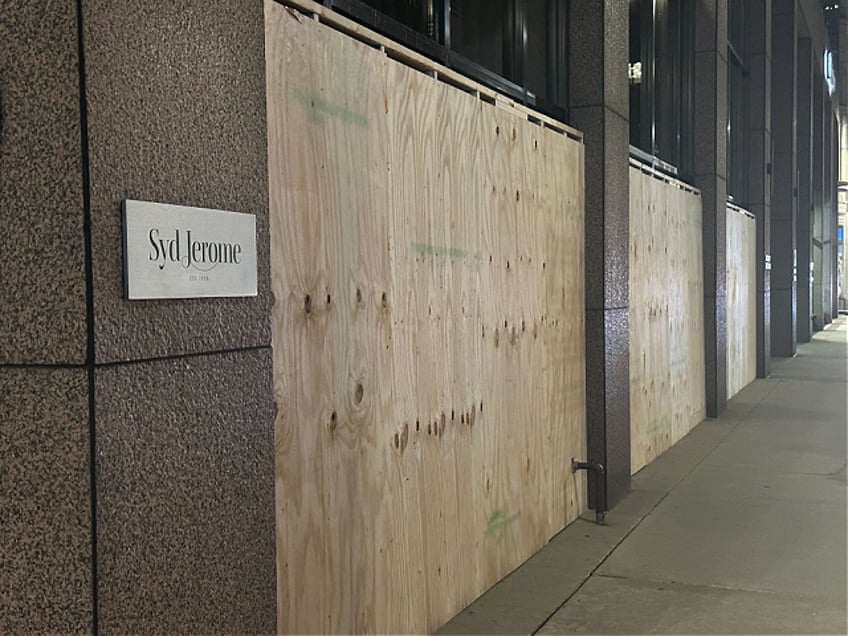 Chicago Businesses Boarding Up Ahead of Democratic National Convention for Fear of Mass Riots