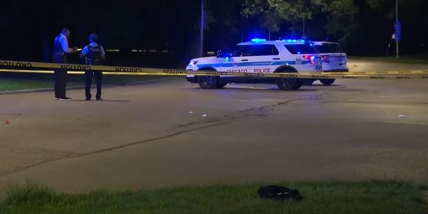 chicago shootings 16 year old among more than two dozen shot in violent weekend