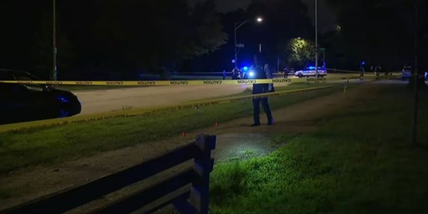 chicago shootings 16 year old among more than two dozen shot in violent weekend