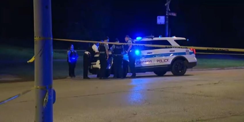 chicago shootings 16 year old among more than two dozen shot in violent weekend