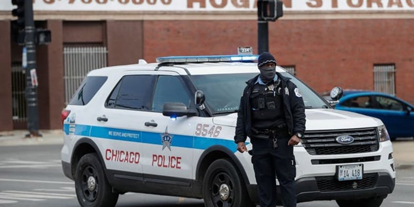 chicago weekend shootings kill 7 including teens ahead of new school year over 3 dozen people wounded