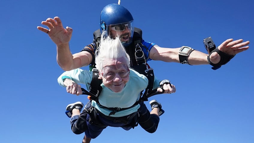 chicago woman 104 jumps from plane aiming for record as the worlds oldest skydiver