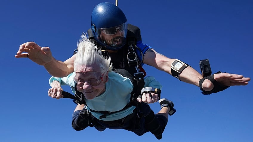 chicago woman 104 jumps from plane aiming for record as the worlds oldest skydiver