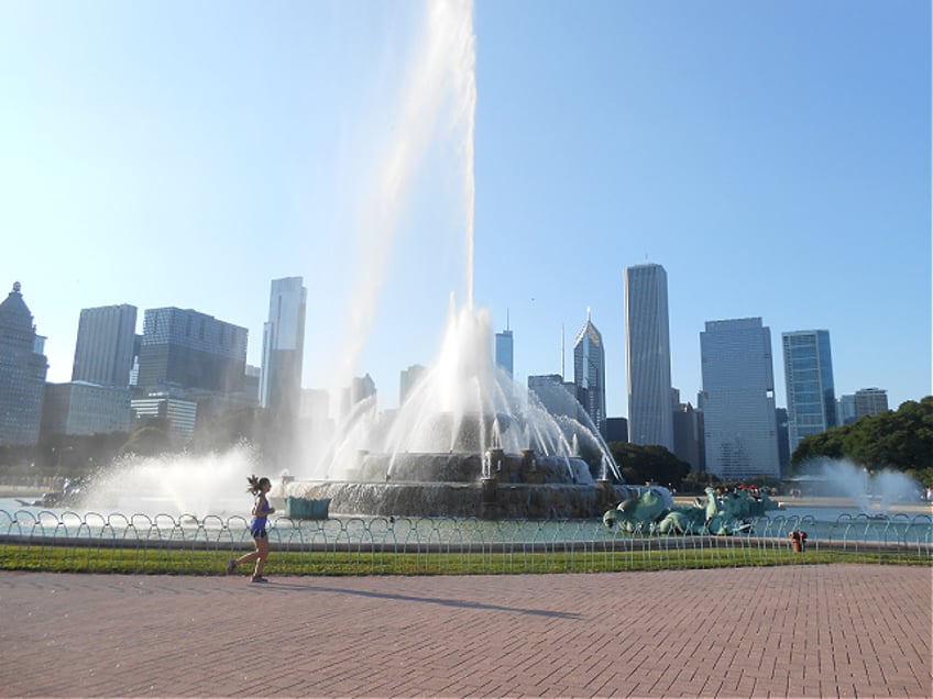 Buckingham Fountain is considered Chicago's "Front Door" North view