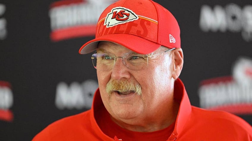 chiefs andy reid jokes about setting up taylor swift travis kelce