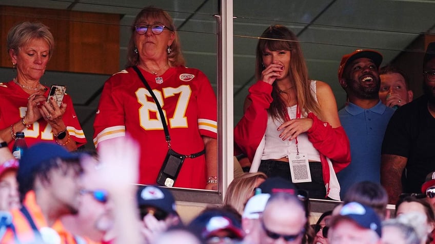 chiefs andy reid jokes about setting up taylor swift travis kelce