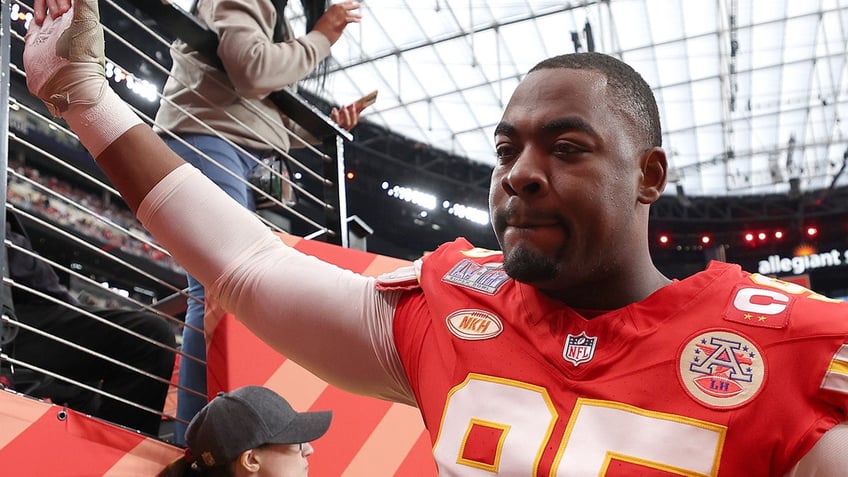 chiefs chris jones sheds tears during national anthem ahead of super bowl lviii