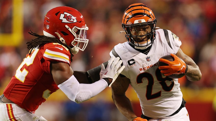 chiefs claim afc west title with win over rival bengals at home