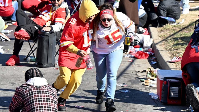 chiefs fans tackle person appearing to flee from parade shooting police investigating videos