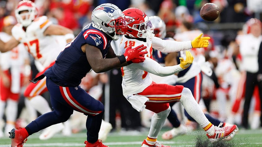 Kadarius Toney catches