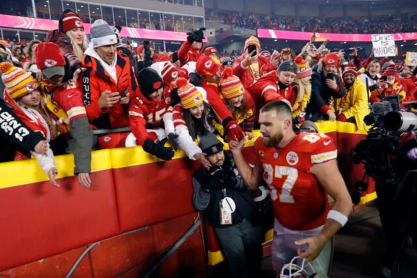 chiefs kelce just got to keep living as relationship with taylor swift consumes spotlight