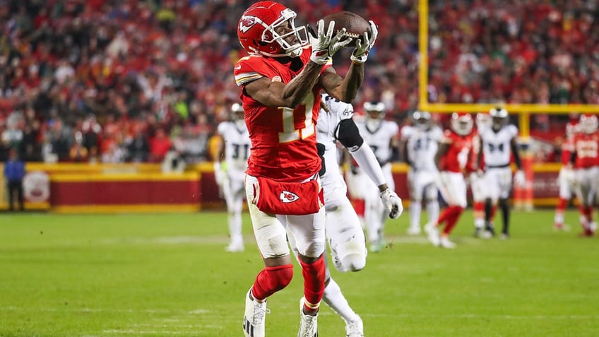 chiefs marquez valdes scantling drops go ahead td pass smashes helmet in frustration