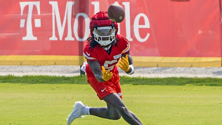 Marquise Brown catches a pass