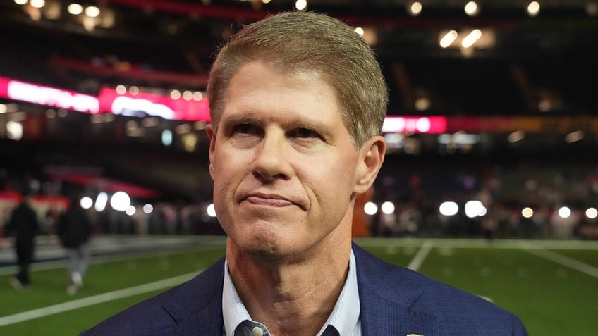 Clark Hunt looks on