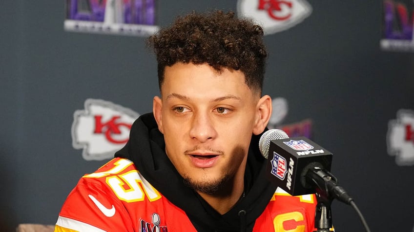 Patrick Mahomes talks to reporters