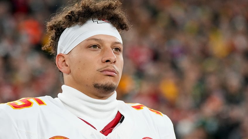 chiefs patrick mahomes offers refreshing take after controversial no call in loss to packers