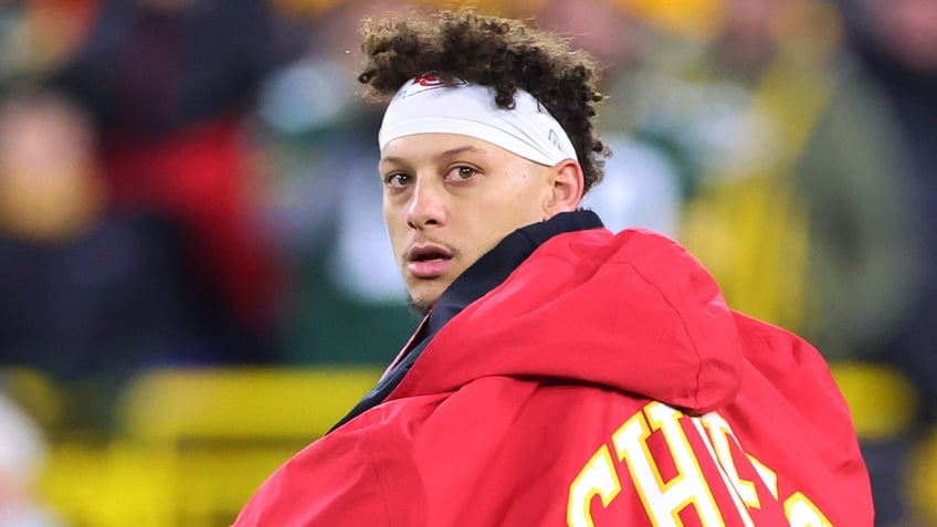 chiefs patrick mahomes offers refreshing take after controversial no call in loss to packers