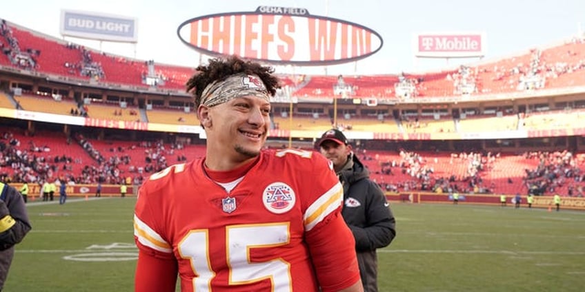 chiefs patrick mahomes wants to dial up more qb sneaks i havent gotten stopped yet