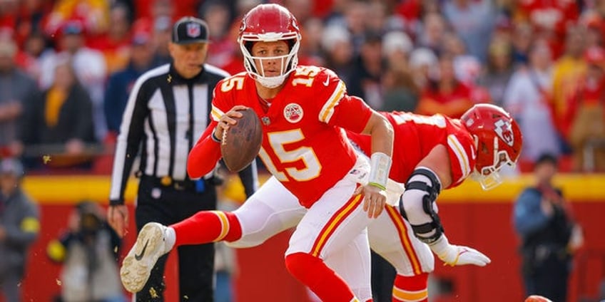 chiefs patrick mahomes wants to dial up more qb sneaks i havent gotten stopped yet