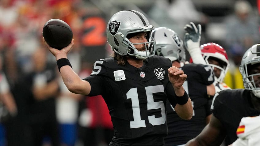 Gardner Minshew II throws