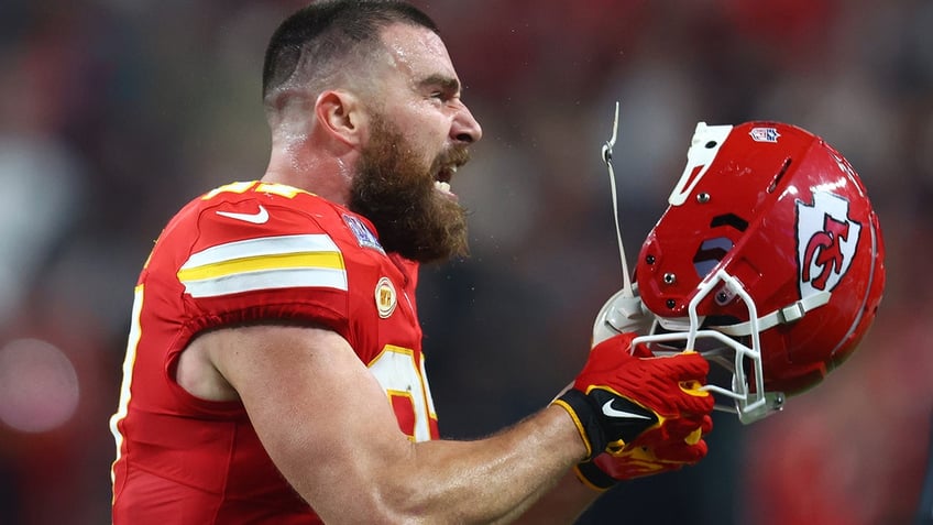 Travis Kelce reacts