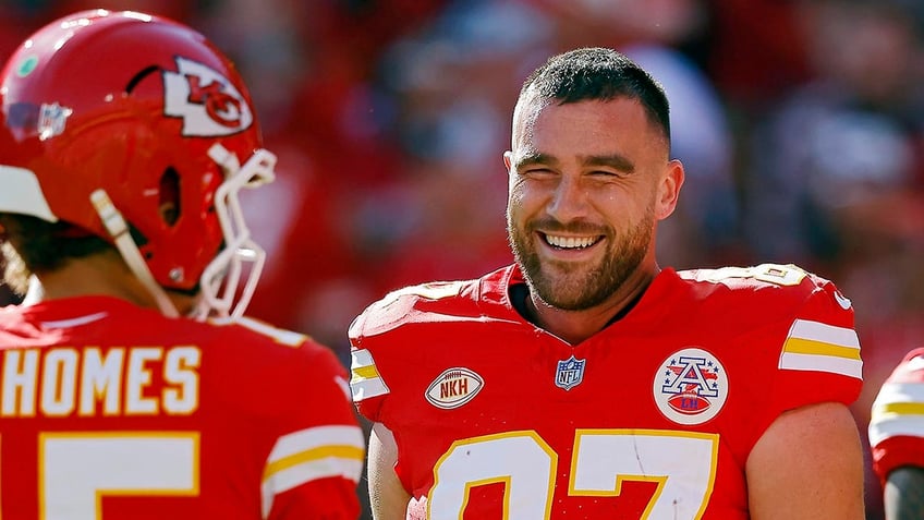 Travis Kelce smiling pregame