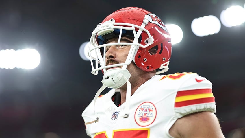 chiefs travis kelce uncertain to play week 1 after injuring knee at practice