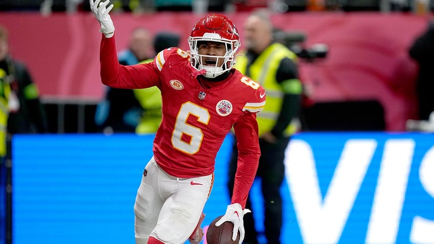 chiefs wild fumble return sequence leads to improbable touchdown vs dolphins