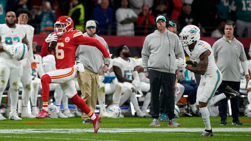 chiefs wild fumble return sequence leads to improbable touchdown vs dolphins