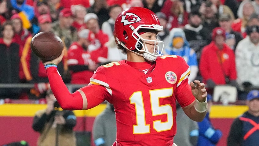 Patrick Mahomes pass