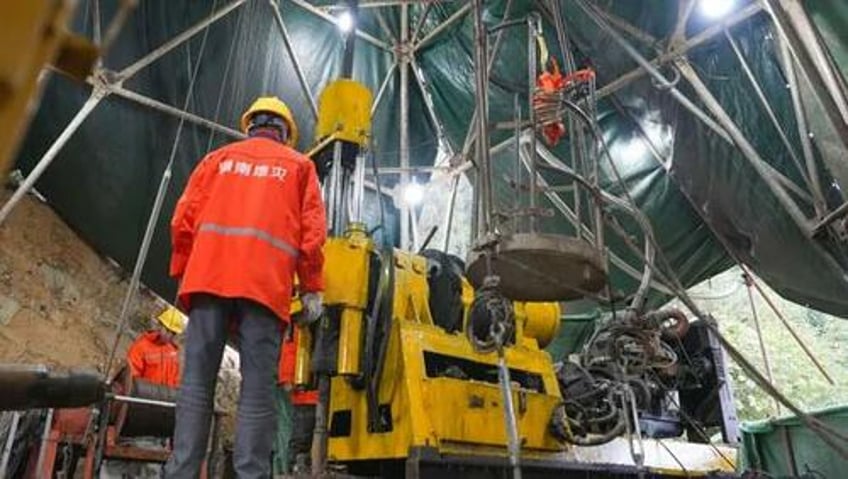 china discovers worlds largest gold deposit worth 83 billion 