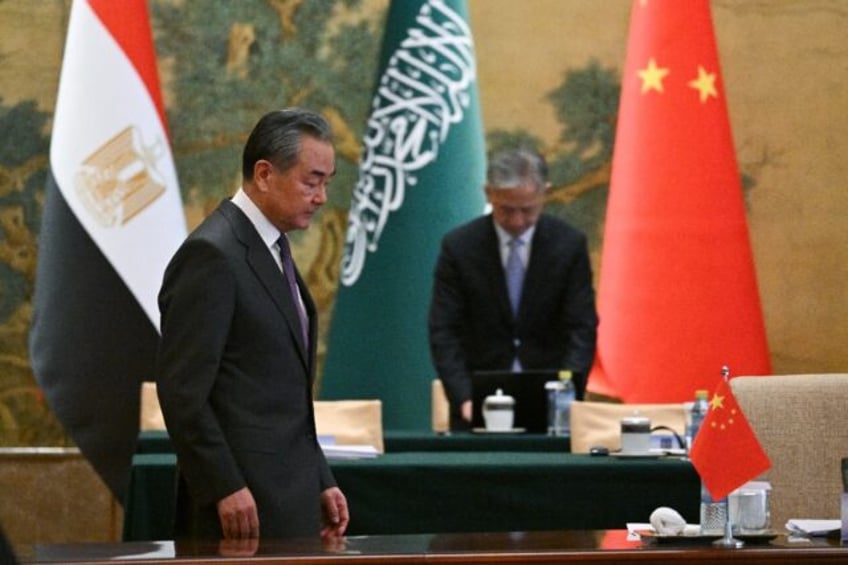china fm says urgent steps needed to ease gaza crisis