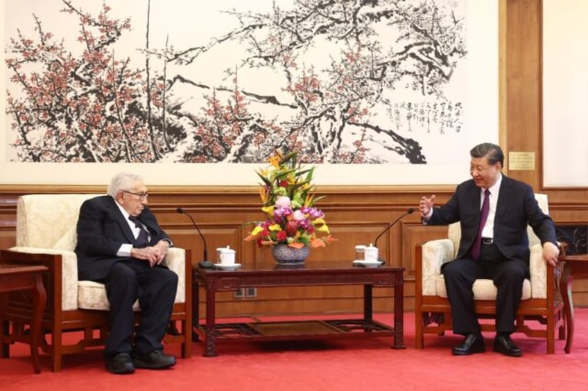 china hails old friend kissinger architect of rapprochement