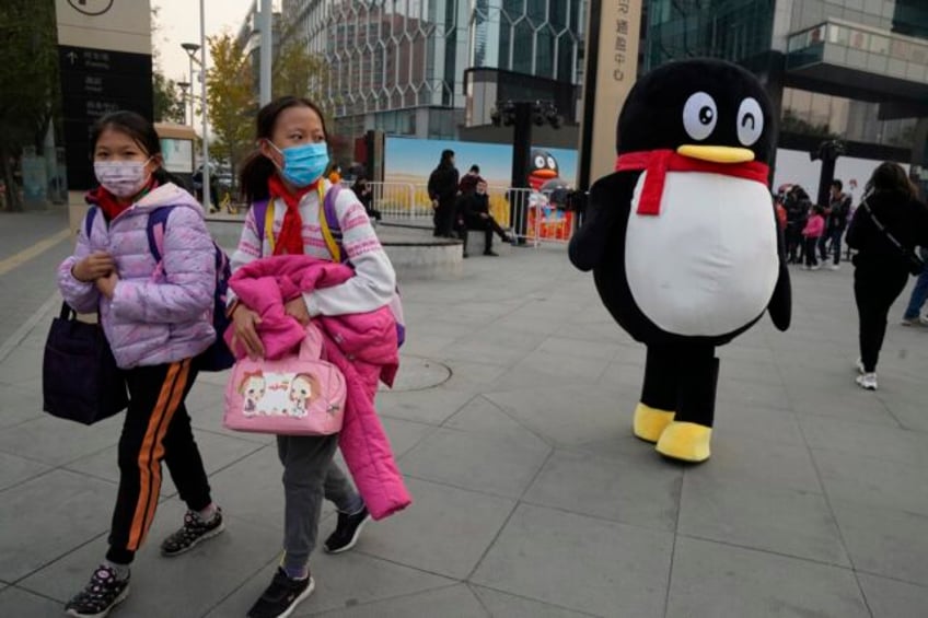 china proposes to limit childrens smartphone time to a maximum of 2 hours a day