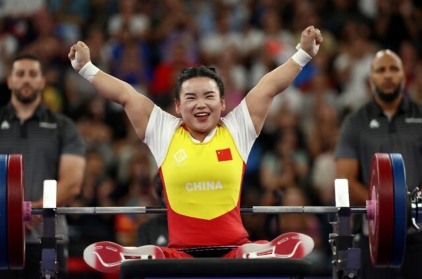 Guo Lingling celebrates after winning the gold of the women's up to 45 kg powerlifting at