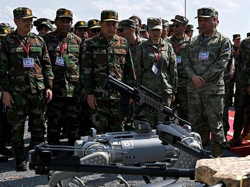 Commander-in-Chief of the Royal Cambodia Armed Forces Vong Pisen (center L) and Chinese Pe