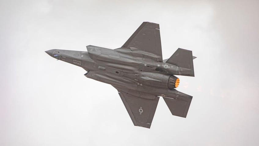 F-35 performing at air show