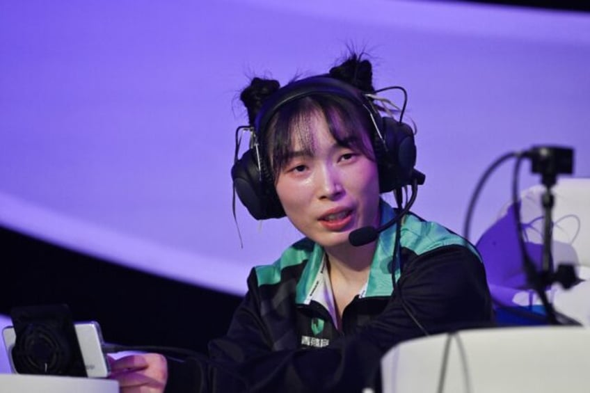 Women are carving out a niche for themselves in China's booming e-sports industry, despite