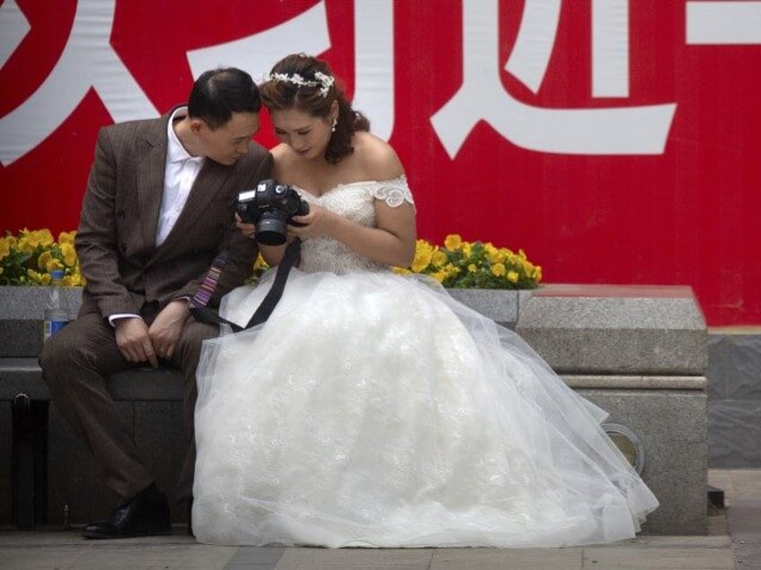 chinese county offers cash reward of 140 for marriage if bride is 25 or younger