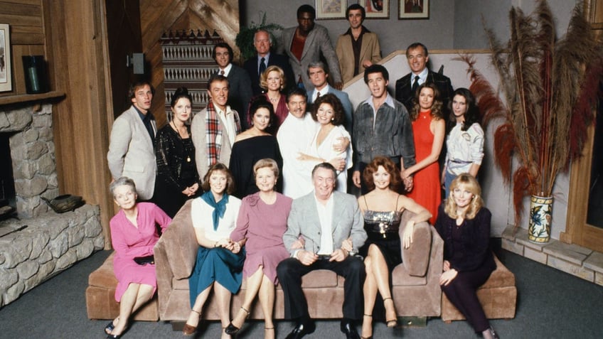 chip dox general hospital and days of our lives production designer dead at 80