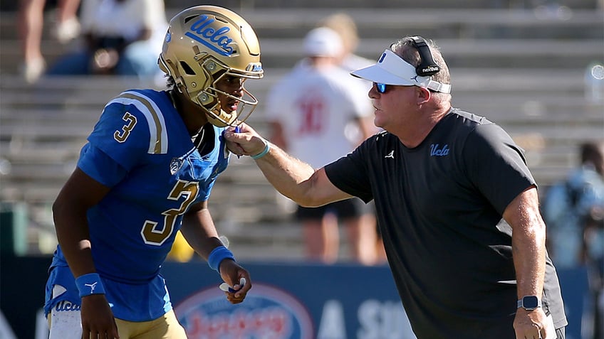 chip kelly departing ucla expected to take ohio state offensive coordinator job report