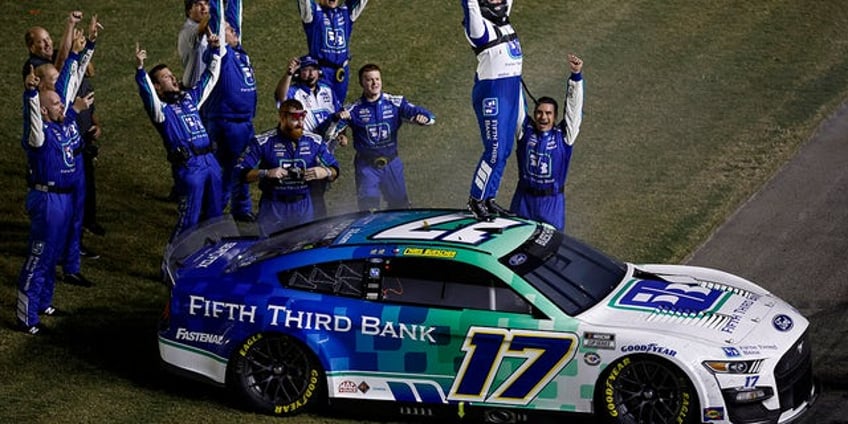 chris buescher wins coke zero sugar 400 at daytona bubba wallace clinches playoff spot