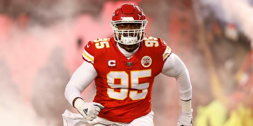 chris jones doesnt mind holding out from chiefs until week 8 i can afford it