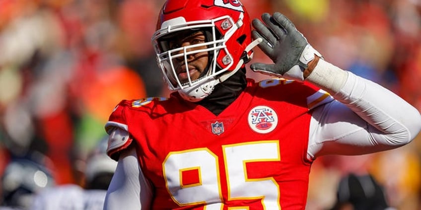 chris jones doesnt mind holding out from chiefs until week 8 i can afford it