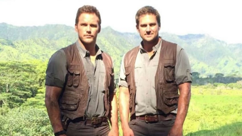 chris pratt with tony mcfarr while shooting jurassic world